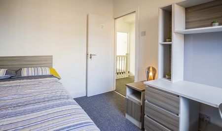 Fantastic 5 Bed Student House - Photo 5