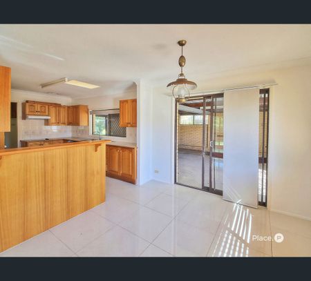 24 Marla Street, Robertson, Qld 4109 - Photo 3