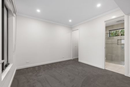 Large Modern Townhome - Photo 4