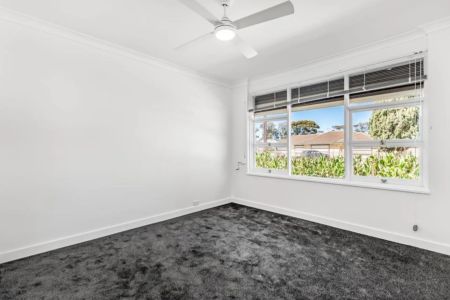 Comfortable Living with Outdoor Entertaining - Photo 4