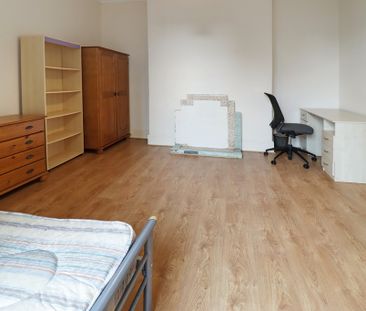 8 Bed Student Accommodation - Photo 5