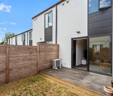 Modern 2 Bedroom, 2 Bathroom Unfurnished Townhouse - Photo 3