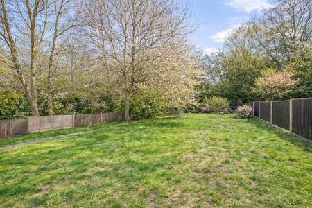 1 Bed Flat, Birdhurst Rise, CR2 - Photo 2