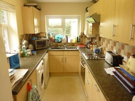 2 bedroom semi-detached house to rent - Photo 5