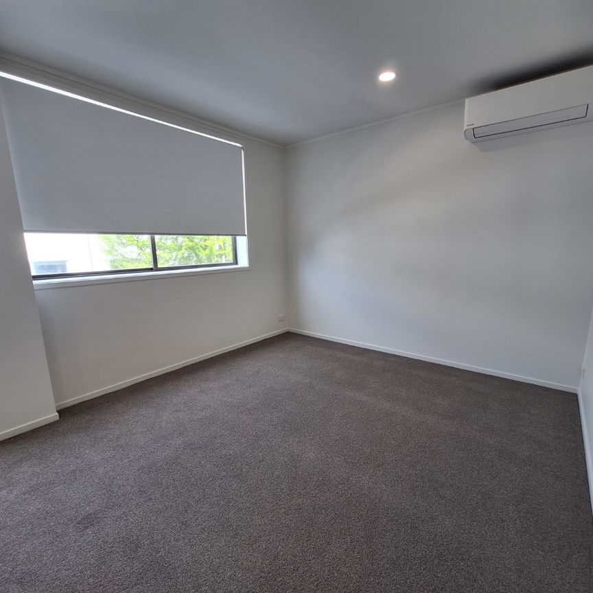 Refurbished lovely 2 bedroom apartment - Photo 1