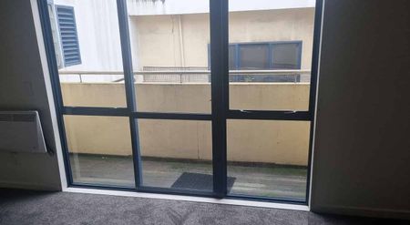 1BR Apt with Balcony! - Photo 3