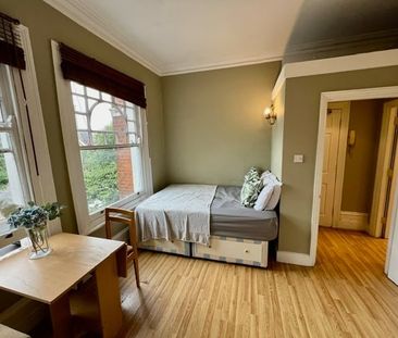 Studio Flat, Bedford Hill, SW12 - Photo 2