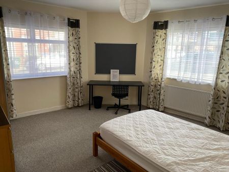 6 bedroom terraced house to rent - Photo 5