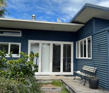 Charming Oneroa Cottage - Photo 1