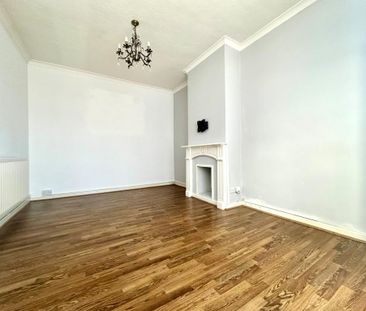 3 bedroom end of terrace house to rent - Photo 4