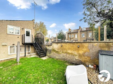 2 bedroom end of terrace house to rent - Photo 3