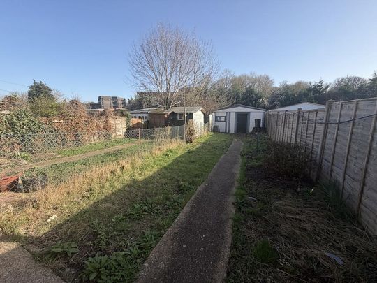 3 bedroom terraced house to rent - Photo 1