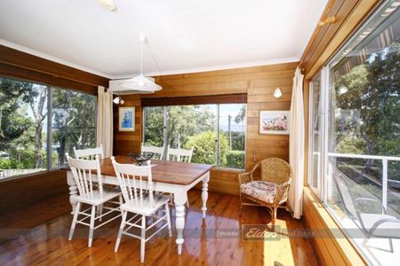 HOUSE WITH VIEWS AT GREEN POINT! - Photo 3