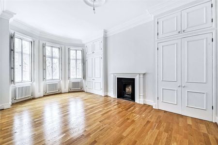 A stunning newly refurbished lateral two bedroom flat - Photo 3
