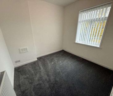 Page Moss Lane Bed Town, L14 - Photo 2