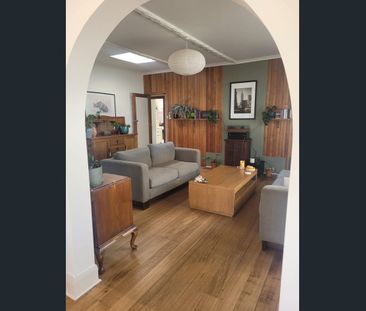 Newly Renovated Sunny Home in Taroona - Photo 3