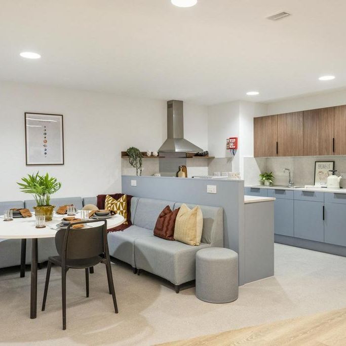 1 bedroom in a flat share to rent - Photo 1