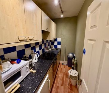 Room in a Shared House, Chiswick High Road, W4 - Photo 6