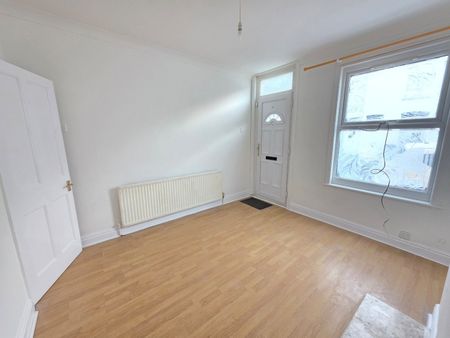 3 Bed Terraced House, Ridgway Road, LU2 - Photo 4