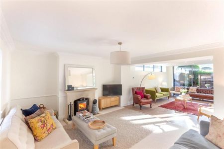 3 bedroom semi-detached house to rent - Photo 2