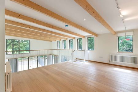 A contemporary newly built home in the sought-after village of Knockholt - Photo 4