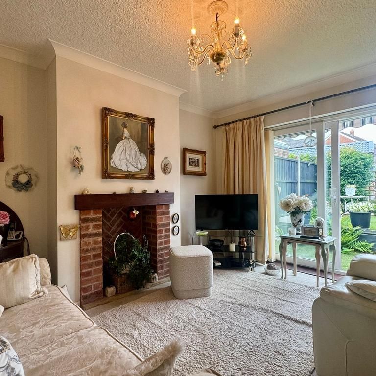 2 bedroom semi-detached bungalow to rent - Photo 1