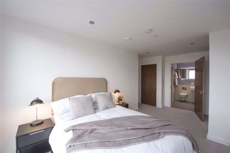 **RENT INCENTIVE 2 weeks rent free for September move ins** Rent a 2 bedroom 7th floor apartment at Thames Quarter with superb onsite residents facilities. - Photo 3