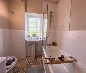 3 bedroom flat to rent - Photo 6