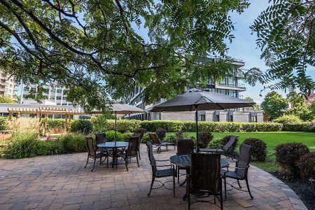 Renovated, Luxury Suites in Westmount - Photo 3