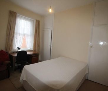 4 bedroom terraced house to rent - Photo 5