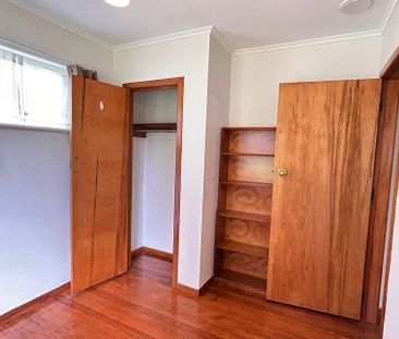Spacious 5BR Hillcrest Haven w/ Views - Photo 6