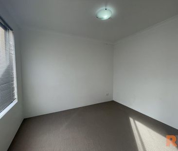 Contemporary 3-Bedroom, 2-Bathroom Unit – Comfort & Convenience Com... - Photo 4