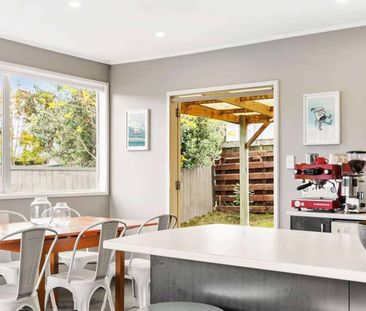 Charming Family Home in Torbay - Photo 5