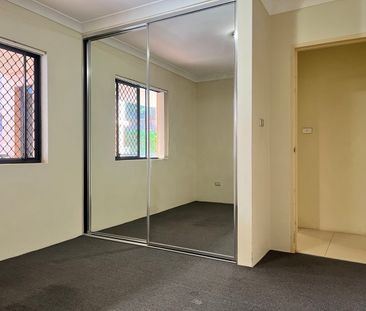 Moments from Top Ryde Shopping Centre! - Photo 2