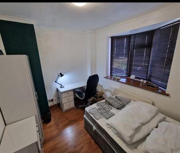 Room in a Shared House, Manor Oaks Road, S2 - Photo 1