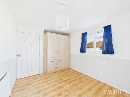 3 bedroom Mid Terraced House - Ferrier Road, Stevenage - Photo 4