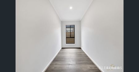 Modern Family Living in the Heart of Tarneit - Photo 5