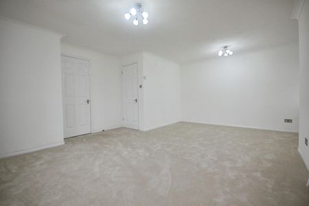 1 bedroom Flat To Let - Photo 2