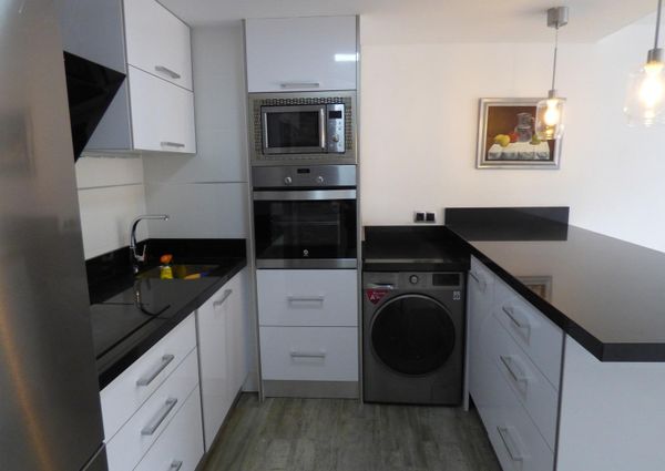 One-bedroom apartment for rent with parking and sea views – Albufereta, Alicante