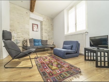 AVIGNON INTRA MUROS: Maison de ville avec petite cour intérieure proche de la Place des Corps Saints - Photo 2