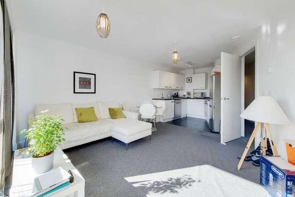 Salamanca Place, Se, Vauxhall, SE1 - Photo 1