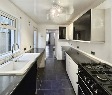 2 bedroom terraced house to rent - Photo 4