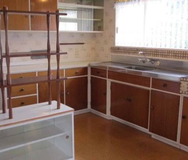 THREE BEDROOMS - AWAPUNI - Photo 3