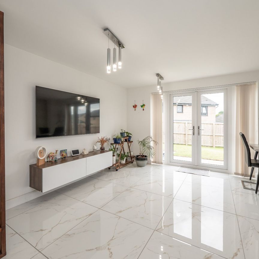 4 bedroom detached house to rent - Photo 1