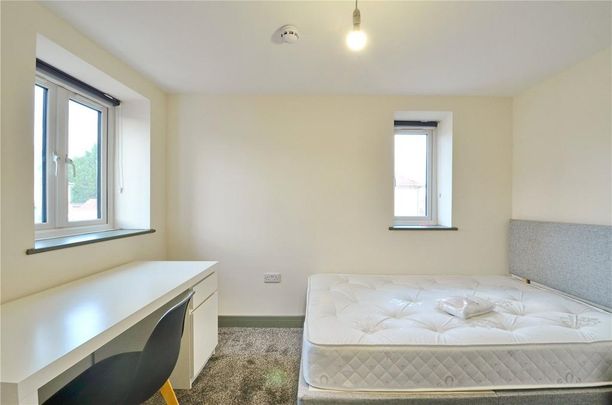 6 bedroom semi-detached house to rent - Photo 1