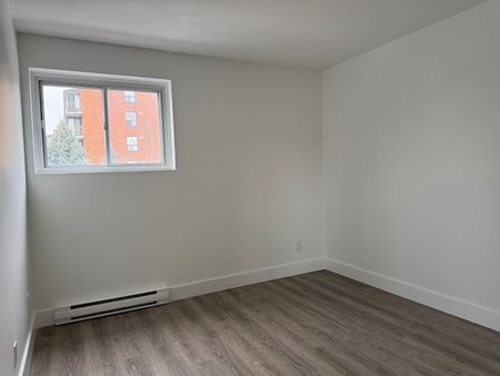 For Lease - 19 Regency Crescent Unit# 302, Whitby, Ontario - Photo 3