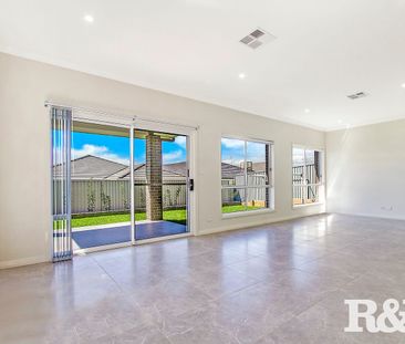 Modern 4 Bedroom Brick Veneer Home - Photo 2