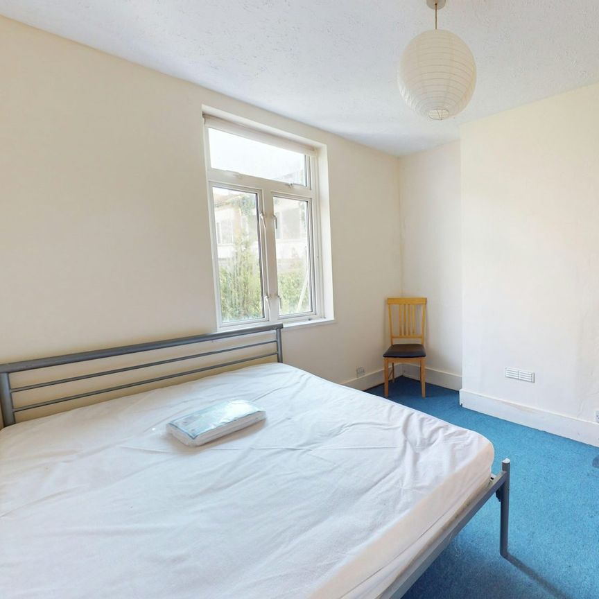 Terraced House to rent on - Photo 1