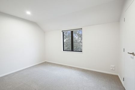 3 Bedroom, 3 Level Townhouse in Sydenham - Photo 3