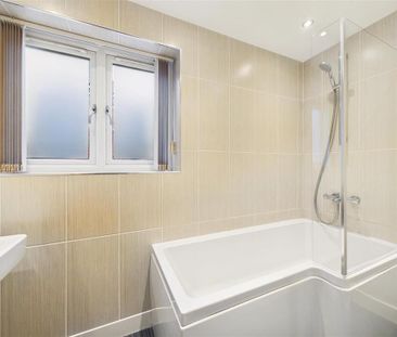 2 bedroom mews to rent - Photo 5